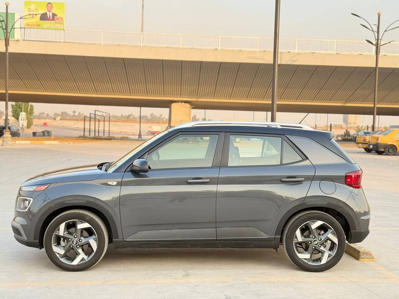 السلام عليكم 🙋🏻‍♂️🌹
للبيع هونداي فينو موديل 2023 لون أسمنتي تو كلر  دخول جديد ترقيم جديد رقم أربيل سنويه بأسمي تحويل  ثاني يوم السياره وارد أمريكي ضررها جداً بسيط كما موضح بالصور جاملغ امامي الأيمن فقط بقيه سياره مكفوله كفاله عامه بدون دواخل لغود وشواصي مكفولات سياره جديده بمعنى الكلمه بوضع شركه ترايها زيرو مكينه 1600 دوش دبل نوزل كير محرك صدر تبريد مكفولات 

برغي مابيها نقص جاهزه حجر بيئه بلادي 

مواصفات Limited 🚘

بصمه تشغيل تشغيل عن بعد 

بصمه أبواب اشاير ترحيب عند الاقتراب 

كشنات جلد تدفئه استيرن جلد تدفئه 

شاشه كبيره لمس كامره دواره 

نظام خرائط GPS كار بلي

عداد الكتروني 

ثلاث انظمه قياده سمارت ونورمال وسبورت sport 

ويل كب حجم 17 مع تخم تاير جديد 

فول تحكم استيرن أربع جهات بلوتوث حاكيه واي فاي

شاحن لاسكلي 

رادارات بالمري جانبي خلفي مسار خطي سياقه ذاتيه 

توقف ذاتي عند الاقتراب 

للأستفسار *********** اسيا ➡️

*********** عراقنا ➡️

ابو علي مكاني البياع السعر 135 وبيها مجال ❤️
