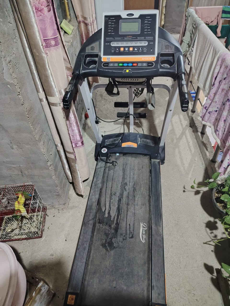 ابلازمه نوعيتها جبسون سعرها ١٠٠او نضيفه أو جهاز جري سعره ٢٥٠ أو بيه مجال الاستفسار على هاذا الرقم ***********
