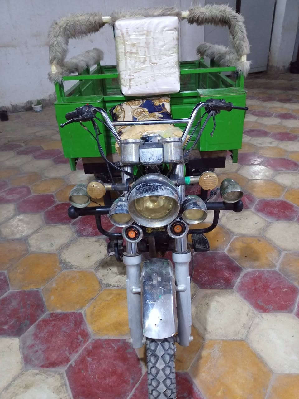 السلام عليكم شباب ستوته للبيع موديل 22 ستوته مقفوله اوراق وصولي مكانه كربلاء طويريج***********
