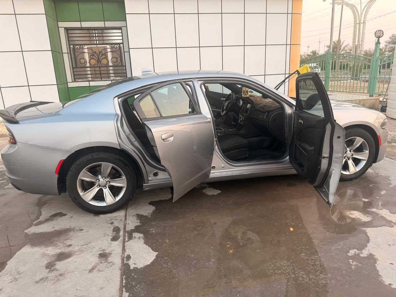 السلام عليكم جارجر 2016
السياره كفاله عامه وارد كندي 
داخله مكينتهة گايمه وبدلوها بالعراق 
السياره نظيفه وحلوه ماعدا هذا الشخط موضح بالصور غيره كلشي مابيها كفاله 
مواصفات السياره SXT 
مكينه ٣.٦  / ٦ سلندر
مكينه كير تبريد كفاله
حداديه توه شادها قبل اسبوع 
السياره مكانها بصره 
*********** صاحب السياره
السعر / ٢٠٠
