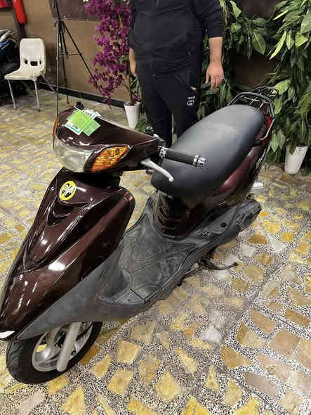 اكزز تريت ياباني 
دراجة قبل سبوعين نزلتها من معرض دبي ب $14
سويجين بلاد
ماشيه 18 الف 
دراجة بجيس شلعه وعدل ونعومه 
ستان حساس دكمه لايت اطفي واشغله بلاد
دراجة مال مزاد ونضافتها 100%100
سعرها 13$ وبيها مجال لشراي
مكاني بغداد حي تونس 
***********
