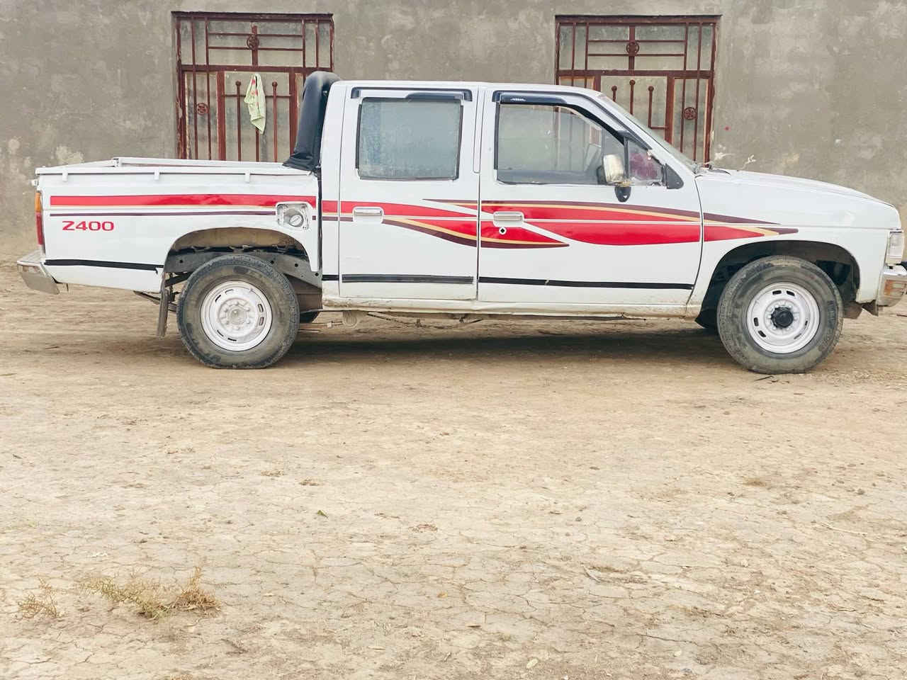 مكلف بنشر خابر صاحب سياره سلام عليكم للبيع نيسان 94 رقم قادسيه مشروع وطني بسمي  شرط تحويل كير ومحرك وشاصي لشرط انضاف مكفولات سياره جاهزه نضيفه لادعمه ولا كلبه صبق حزام جماليه فقط سياره مالت جناي ترايك وين ماتريد سعر 28وبيه مجال *********** مكان سماوه الخضر
