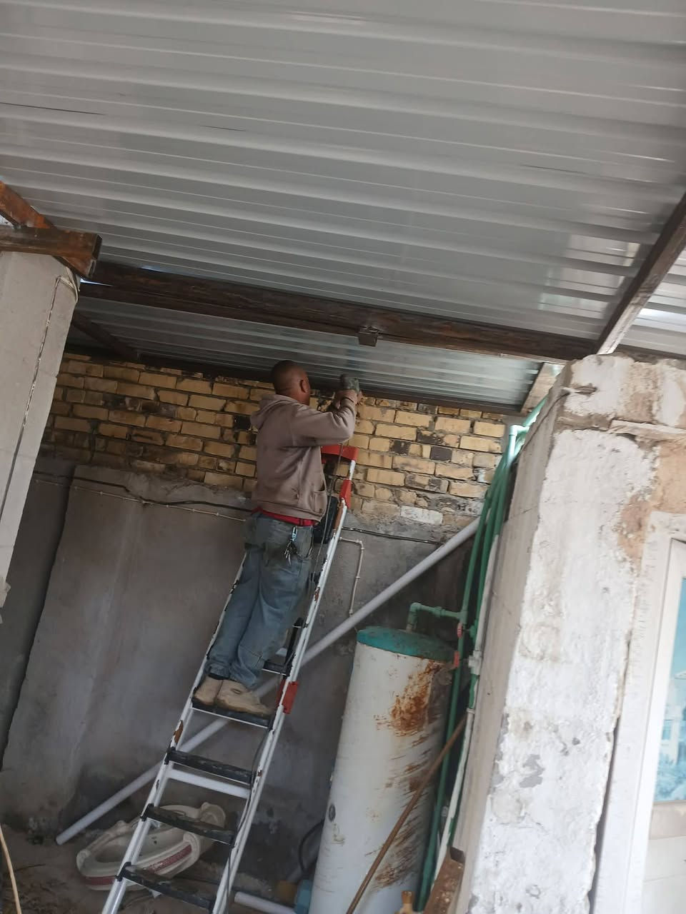 عمل اليوم سقيفه جينكو في احد مناطق الحله مستعدين لكافت اعمال الحداده والتصلحيات ***********
