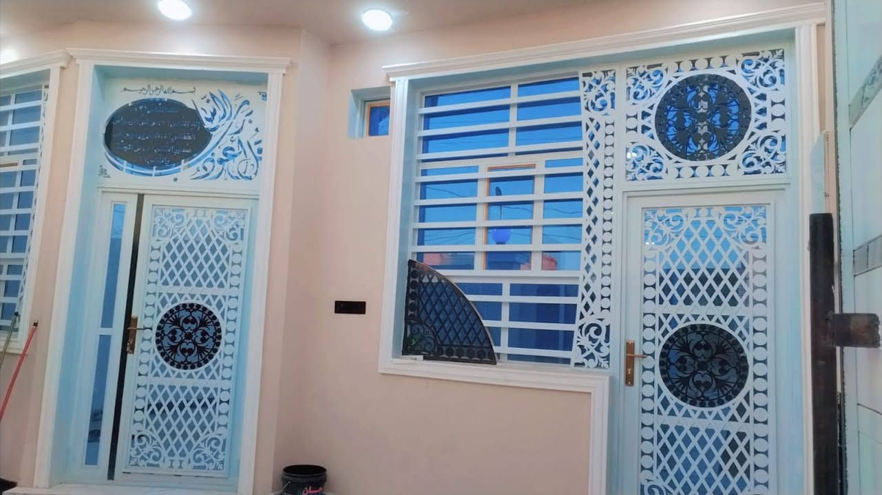 بيت 170 متر للبيع على شارع عرضه 20 متر طابو زراعي سند 25 قرار محكمه والسعر 78 مع المجال العنوان النجف شارع كربلاء نجف عمود 105 مقابيل جسر الشهداء للاستفسار*********** اتصال واتساب
