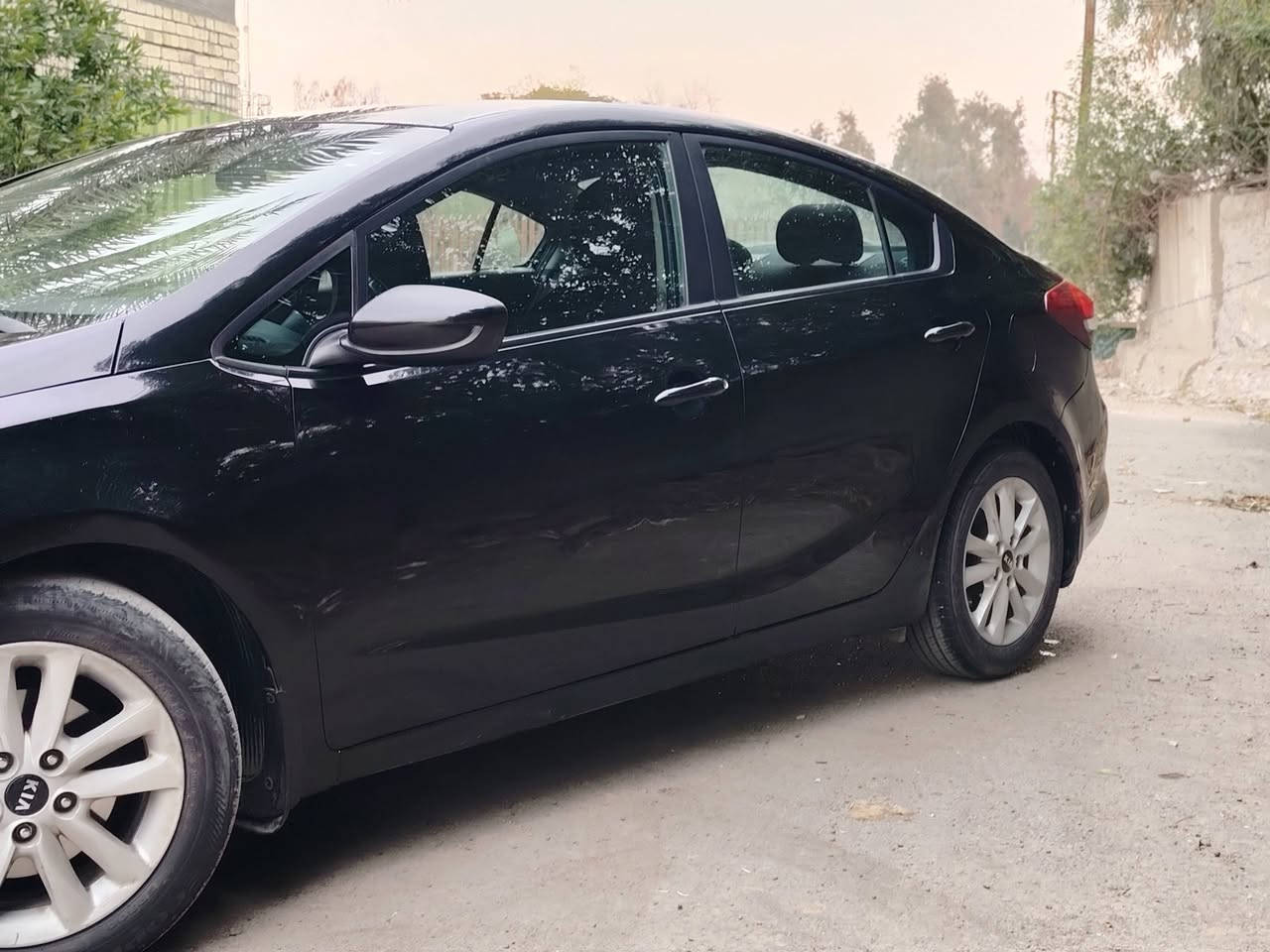 سلام عليكم كيا فورتي 2017 وارد أمريكي مكفوله من الصبغ وال تبديل ومكفول ايرباك وايضن شواصي ماشيه 76الف مواصفات تحكم استرين جهتين مود درايف شاشه محرك 2000 كامره خلفيه سياره جاهزه من جميع النواحي سياره باسمي تحويل ثاني يوم موقع سياره بغداد رقم تلفون *********** السعر ١٢٠ وبيه مجال شي قليل
