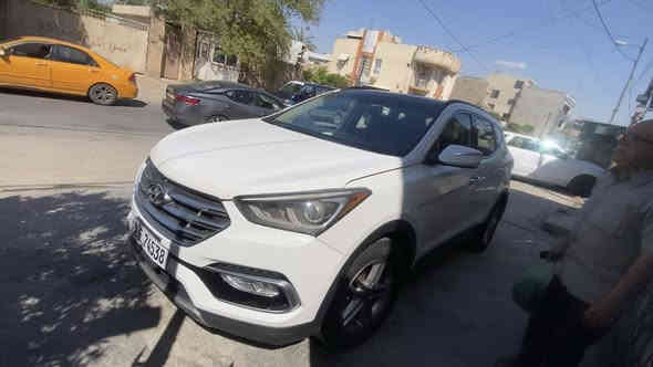 السلام وعليكم سنتافي موديل18امريكي الون ابيض اربيل سنويه ورقم وهزه جديد مكينه 2400فول ماعده بصمه بيه 5قطع صبغ بسمي السياره السعر 140$للستفسار التصال *********** حي الجامعه بغداد
