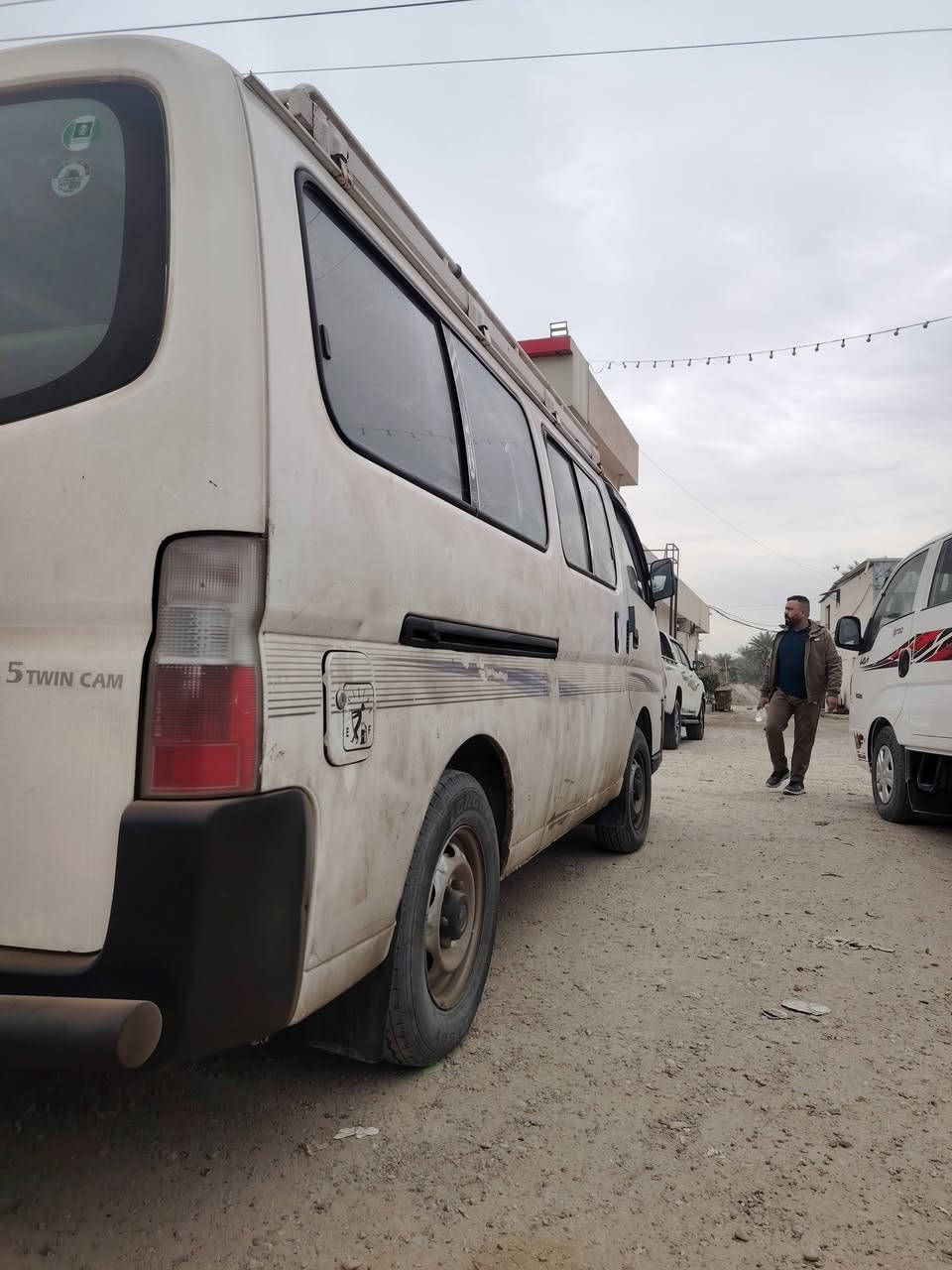 سلام عليكم ورحمة الله وبركاته نيسان يورفان للبيع موديل 2010 كير مكينه أكسل صدر جديد تخم تاير بيها صبغ بل بجم بدون ضربه و الصفحه الطويله لحد التاير منضومه غاز دوشمه جديده السعر 120وبيها مجال قليل قليل ***********
