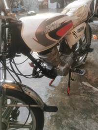 دراجه للبيع نضيفه موديل ١٥ اربعه كير ناشط خير من الله سعر ٢٧٥ وبي مجال...