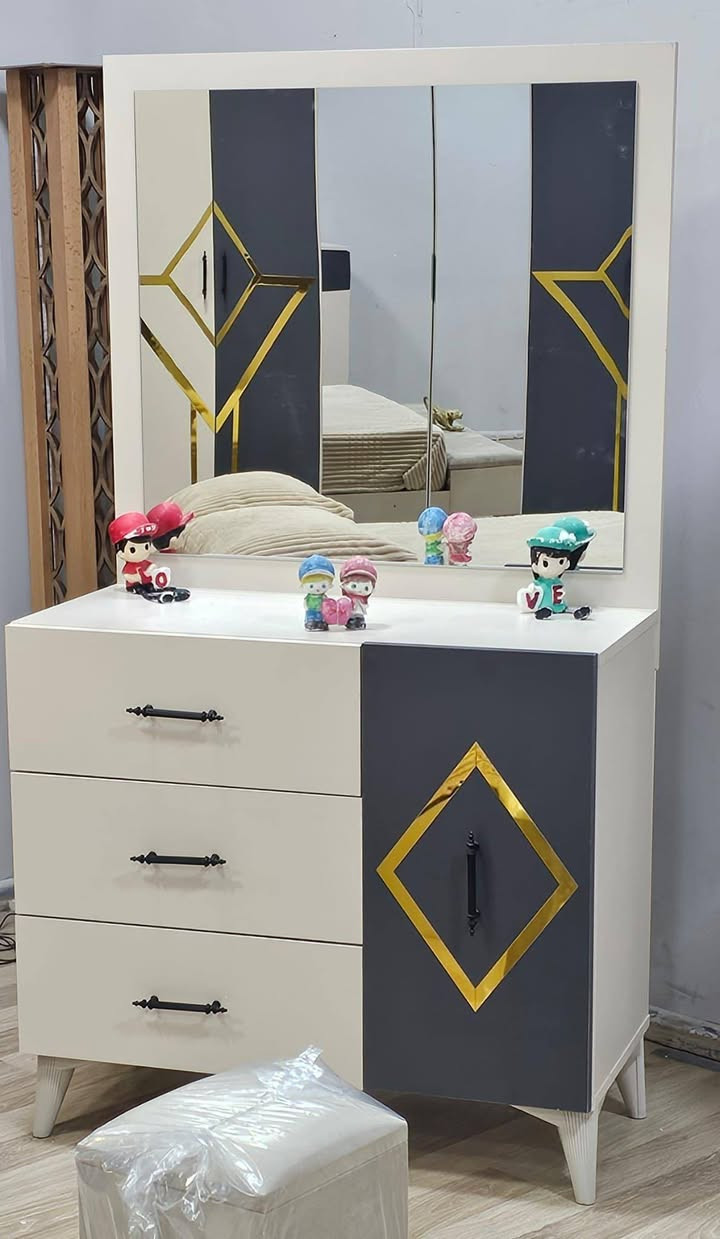 للبيع غرفه نوم تركيه
9 قطع مستعمله

كنتور 6 أبواب مع ملحق

جربايه مخزن

لون اوف وايت ورصاصي

مع دوشك جديد

السعر مليون وبيها مجال لشراي للأستفسار ***********
