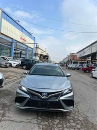 كامري XLE • ٢٠٢٤ • هايبرد