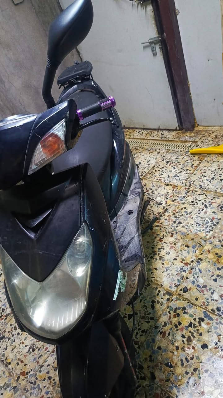 سلام عليكم درجة سكنس فحل كابريتر  كامله مكمله  كلها شغاله بس كابريترها شويه تعبانه دراجه تخبل السعر550 مكان الزعفرانيه رقم صاحبها*********** اني مكلف بل نشر
