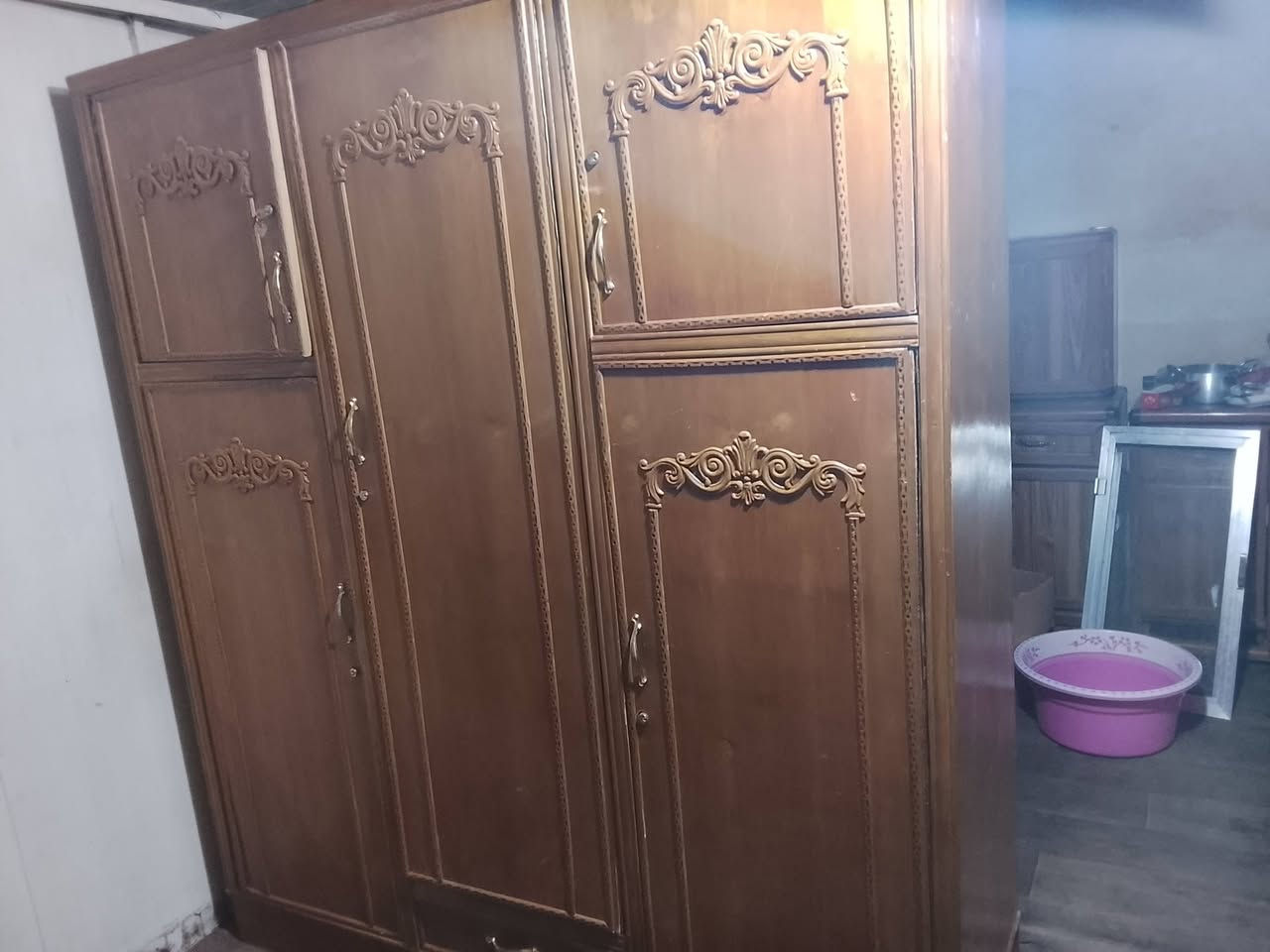 كنتور ٣ بيبان نضيف كلش مشدود وكامل تجي تفتحه بيدك ٣ بيبان قيم ب اليرضي الله واني اطبلك ..بغداد صدر القناه قرب مستشفى العلوم العصبيه ***********
