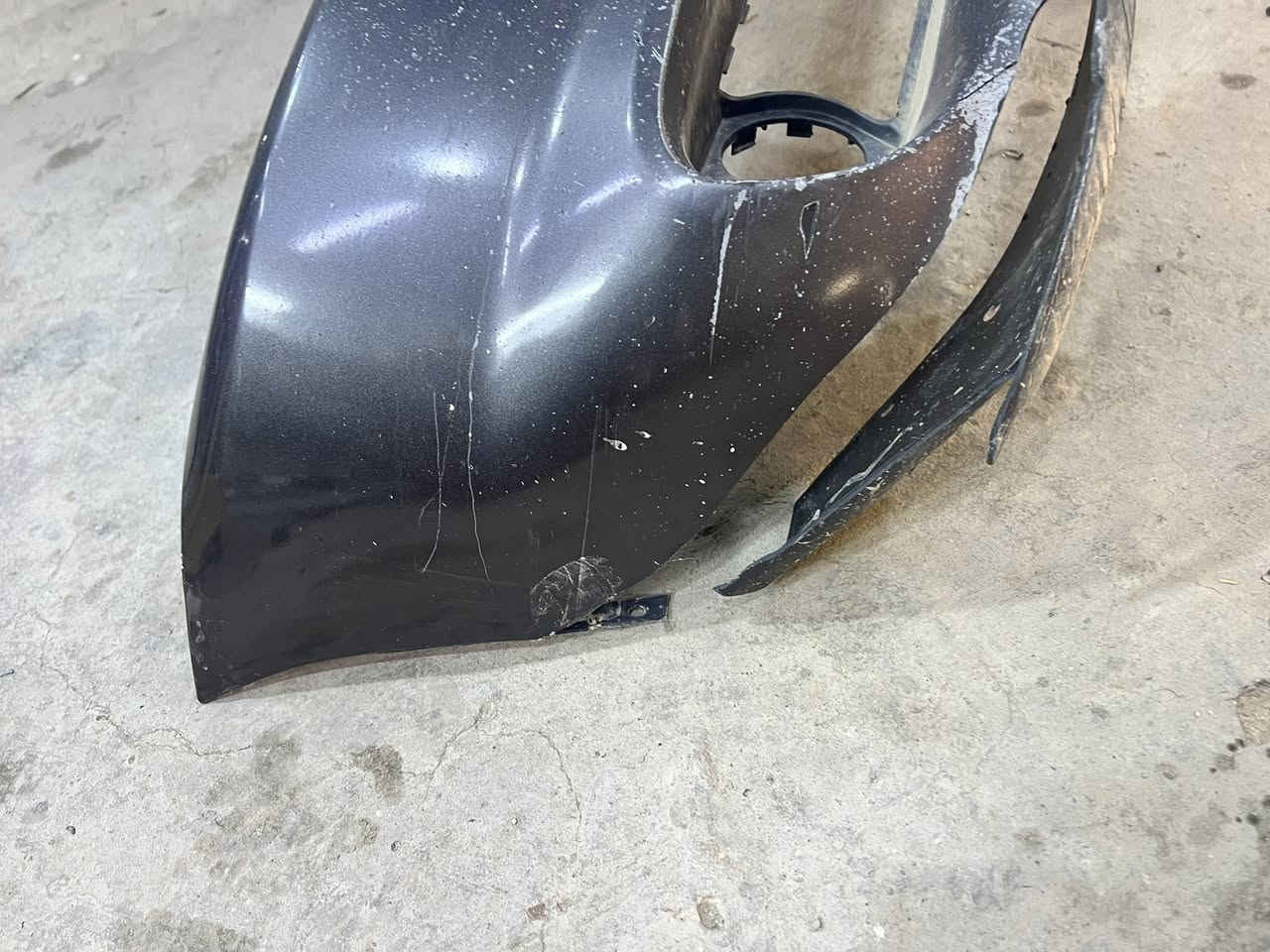 للبيع دعامية جارجر 2014 SRT بيه كسر بسيط لون فيلي سعر مناسب
***********
