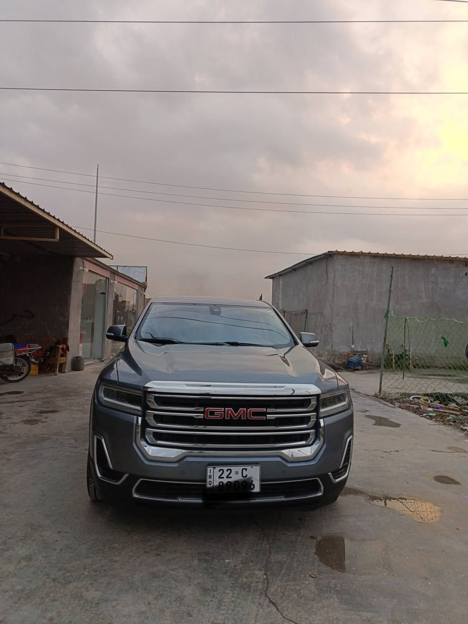 سلام عليكم 
جمس اكاديا 
موديل 21 سياره جديد وضرر خلفي 
سعر 218 ماكو هيج سعر
*********** وتساب موجود
