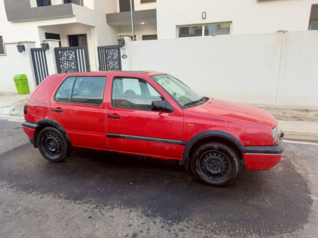 كولف نفخ للبيع هزه جديده السياره باسمي كوبون بانزين قطعتين طبغ بدون دواخل شرط مكينه وكير شرط مكينه٠/٣  قطاره مال بانزين السعر ٣٨ وبيها مجال بسيط
***********
