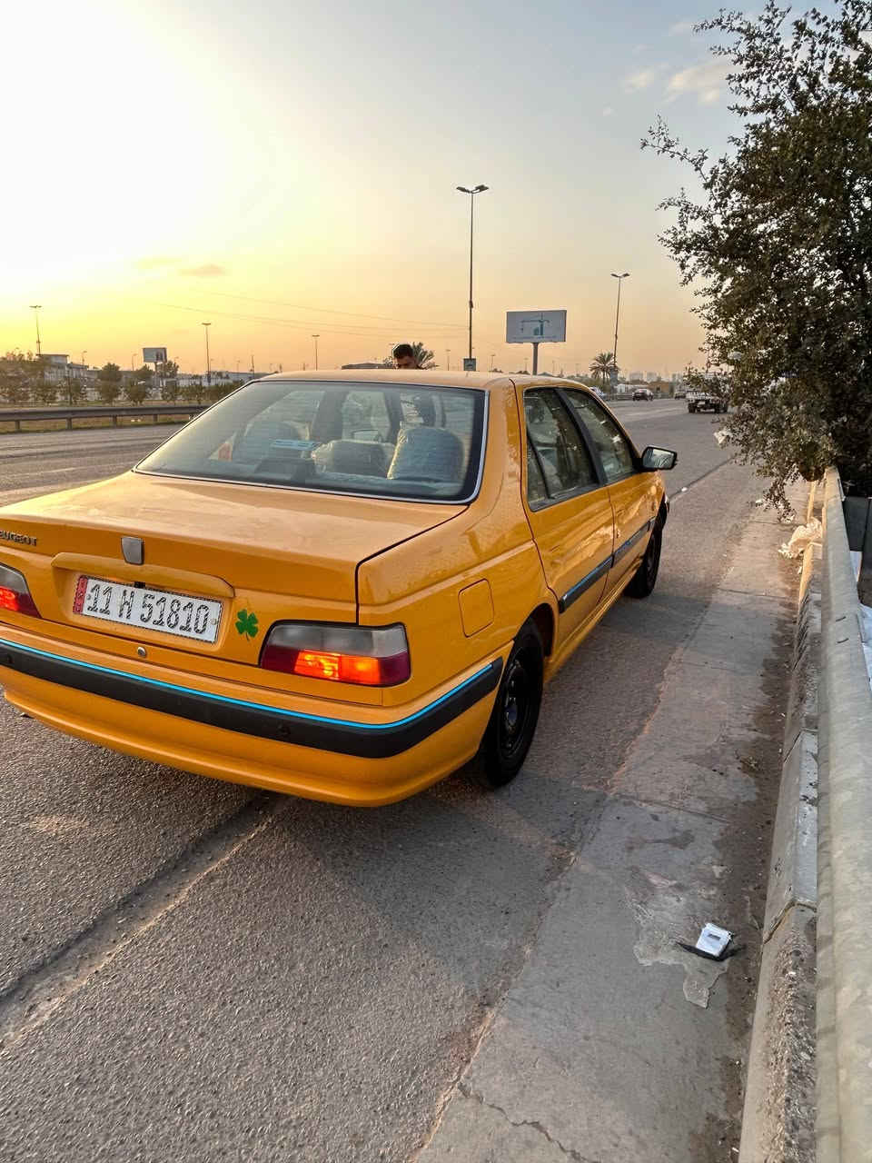 سلام عليكم بيجو بارص موديل ١٨ سياره مكفوله من الصبغ والتبديل عدا بارد في البنيد ب٦٤ وبيه مجال الاستفسار ***********
