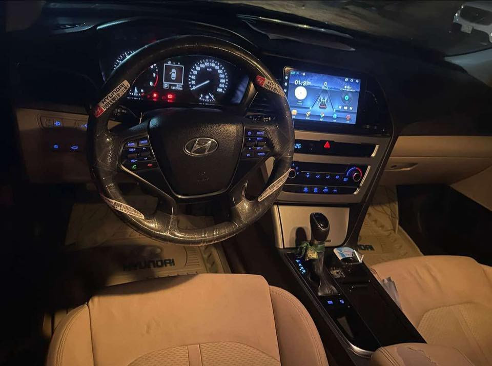 السلام عليكم عندي سوناتا 2016 خليجي للبيع ضررها صفحة عكس السايق شخطهة الي شخص ومصبوغة جمالية فقط مكفولة من البارد سيارة كاملة مرتبة سنوية لل 2030 مكينة وگير خير من الله تبريد قطعتين الرقم الانگليزي الجديد رقم بغداد لونها ازرق 
اني من سكنة قضاء بلد رايدهة ب 130 للاستفسار الاتصال على الرقم ***********
