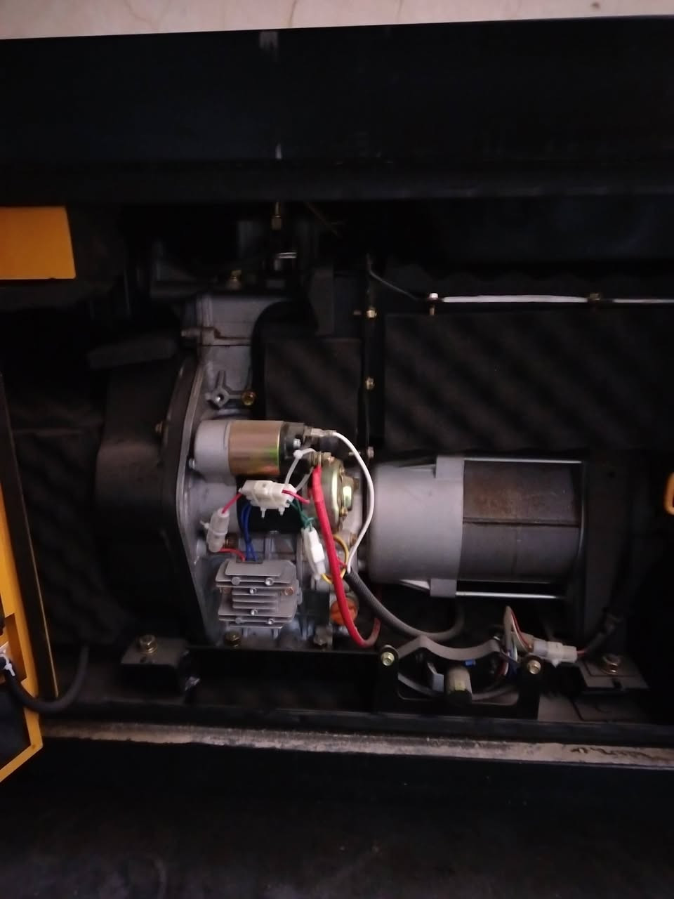 مولد٨كيفي للبيع جديدمستعمل قليل جدا الاتصال على الرقم ***********
