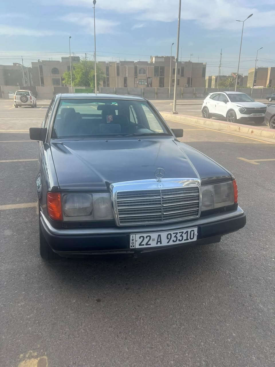 السلام عليكم 
مارسدس دب موديل 1991 رقم اربيل الجديد هزه وسنويه جديد
محرك 2500 بطه
تبريد 
كهربائيات كامله
السعر 48 وبيها مجال بسيط
مكاني بغداد حي الجهاد 
***********
