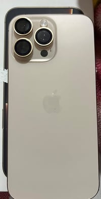 آيفون ١٦ برو ماكس • استخدام قليل • بطارية ٩٥