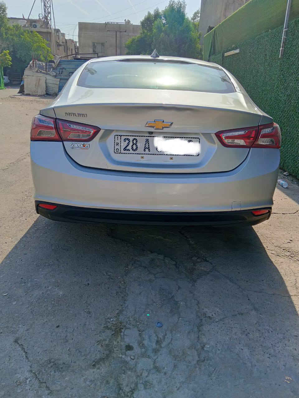 السلام عليكم للبيع شيفرليه ماليبو موديل 2020 وارد امريكي ضربتها كلش خفيفة موضحة ب صور  ماشية (80) الف  رقم نجف الدولي بأسمي  هزة وسنوية جديدة السيارة كلش نضيفة كير ومكينة وتبريد وكهربائيات وصدر كلها مكفولة  فول مواصفات 1/1
موصفاتها:
بانوراما 
بصمة ابواب وتشغيل 
كشنات كهرباء
كشنات جلد 
داخل ابيض 
تبريد قطعتين 
توقف ذاتي 
تدفئة تبريد الكشنات 
كامرة وحساسات 
تبريد شاشة 
تشغيل عن بعد 
السيارة بيها هواي مواصفات متخلص
السعر ( 99 ) $ وبيها مجال بسيط
العنوان بغداد 
رقمي ***********
