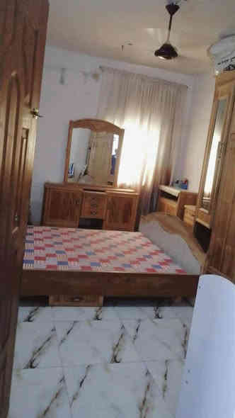 سلام عليكم البيت للبيع مساحته 150متر طابو ملك مكاني محموديه 6غرف نوم ومطبخ وستقبال وصاله وصحيات فوك وجوه ومنور البيت جبير خير من الله بس الغرفتين الفوك البلوجه سندويش والباقي كله صب السعر 115 وبي مجال اي استفسار اتصال بالرقم بي واتساب ***********
