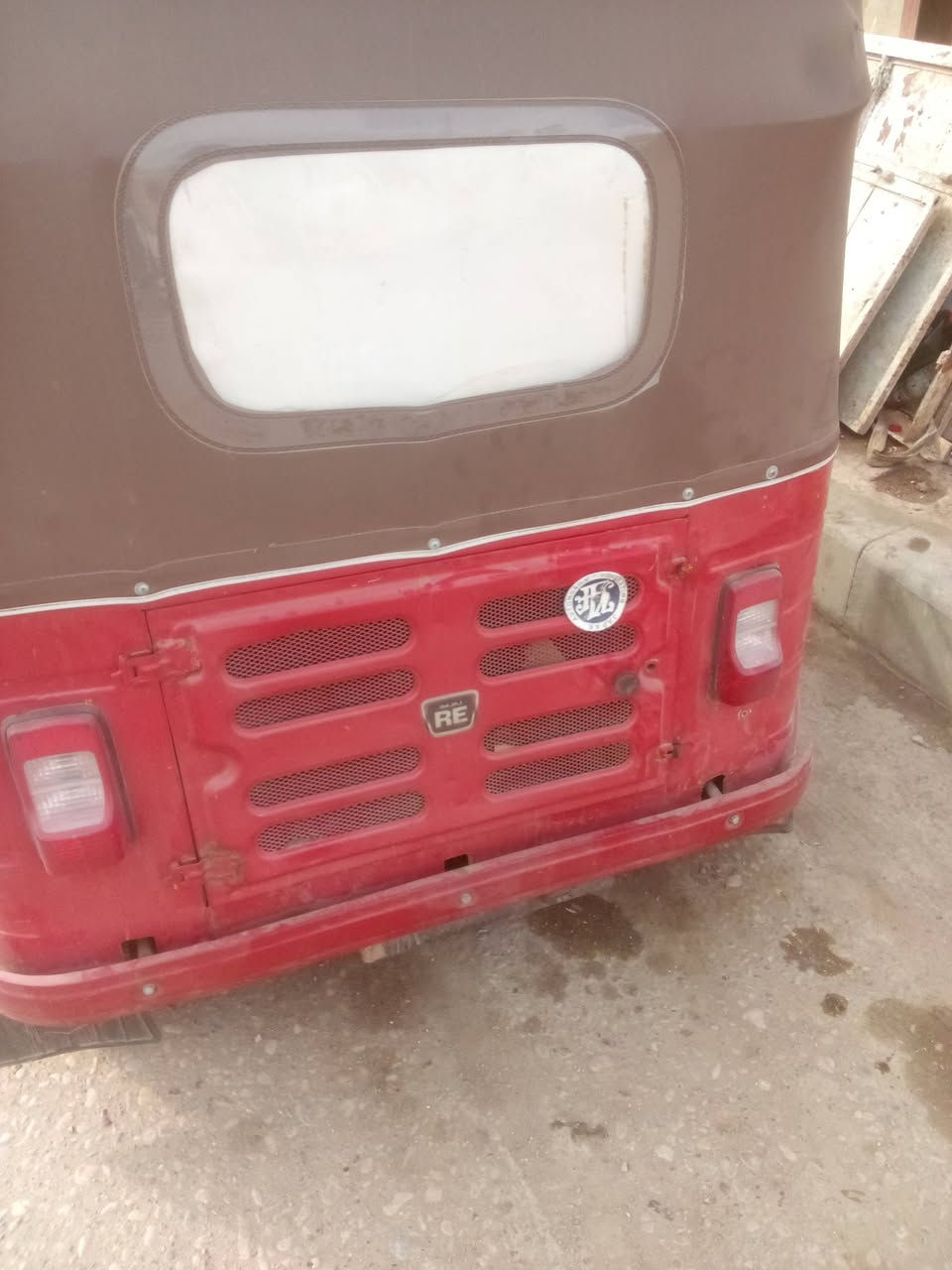 السلام عليكم
تكتك مديل 17شهر 12سنوبه واسط 
عريانه خلفيه مال 20 محرك لا تنقيص 
ولا تبخير سعر 3700 
رقم هاتف *********** وات ساب موجود
عنوان عماره حي الحسين
