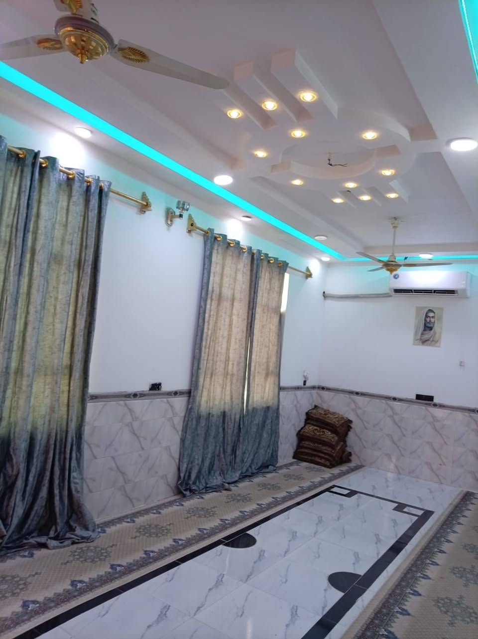 سلام عليكم بيت للبيع بيت جاهز طابوك طابوكه زينه مال القلعه بي 4غرف +صاله +دوانيه +مطبخ  +صحيات دخليه وخارجيه مساحته البيت 700 عله طريق الدوايه البيت بلنصر بحي الرسول ماي اساله البوري جواه مدرسه بصفه.  موجوده واتساب وعله الخط ***********
