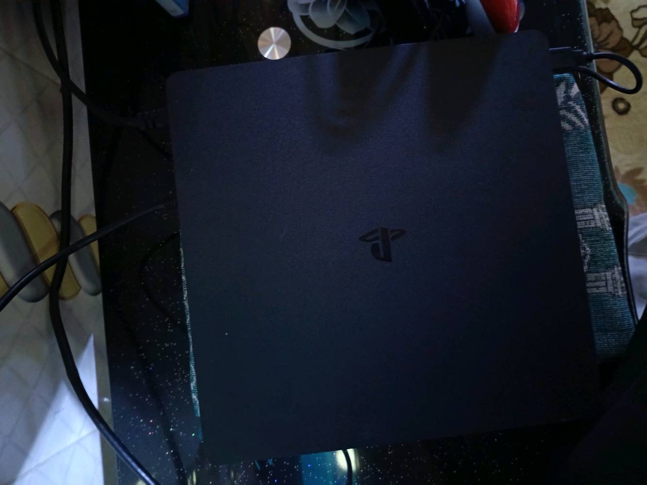 بلي 4 سلم نضافة 100/100 تجي تشوف مكفول من شخط مستعمل بس يومين فقط بي معة جوستك عدد 2 وحدة بالة وحدة تجاري أقراص عدد 2 جيتي اي وفيفة 19 مبرد شاحنة نفس الوقت العاب منزل بي بيس 26 وكلفديوتي و سيارات سعر 280 وبي مجال الاستفسار واتساب *********** مكان بصرة