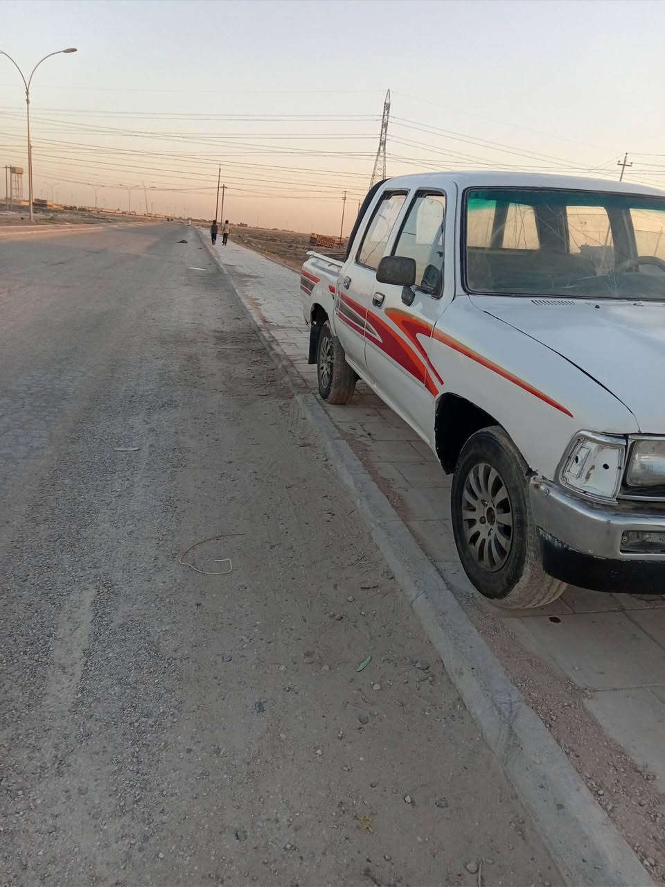 السلام عليكم بيكم تيوتا دبل قمار ٩٢ رقم مثنى سنوية صار الها شهر ساقطة مداور مباشر  محرك كروسيدا جديد كير جديد شاصي مكفول اكسن مكفول سيارة مابيها لا دعمة و لا  گلبة من عدا صبغ رشة جمالية سيارة كاملة من الدعامية للداعمية ترايك وين ماتريد سعر ٣٥ بيها مجال العنوان السماوية مركز المدينة الرد فقط على الخط ***********
