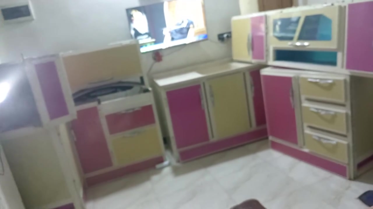 كاونتر ٦قطع بعده جديد استعمال ٣اشهر تزكام مع شافطه ومكان للطباخ سنك مرمر كوارتز ب٣٠٠ قفل مكان حله *********** واتساب
