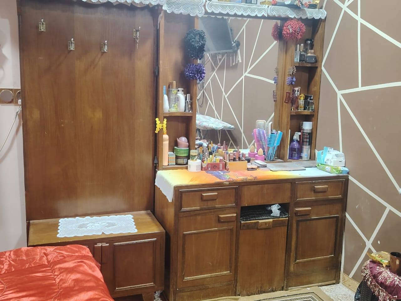 غرفة 5 ابواب للبيع سعر 350 تلفون ***********
***********
