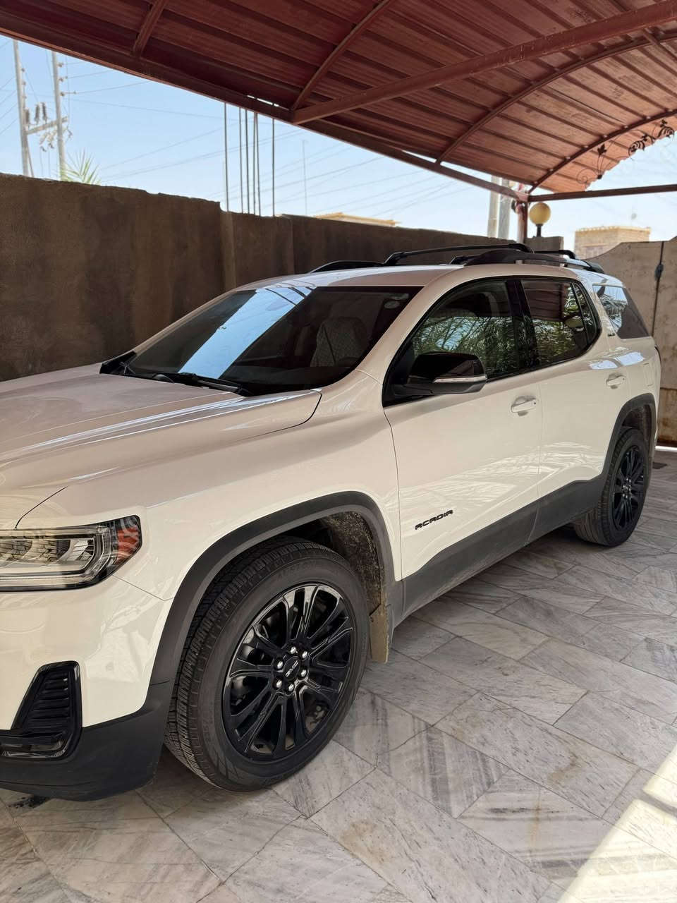 السلام عليكم ورحمة الله وبركاته 
اللهم صل على محمد وآل محمد 

GMC Acadia 2023 SLE  الي يكون الويل و باقي التطعيمات  بالاسود نسخة بلاك توب 
          2023 جمسي أكاديا  
 
[ ماشية 23 الف كيلو فقط مو ميل] 

رقم شمالي/  أربيل 

٧ راكب - ٣ قطع تبريد
محرك ستة سلندر  ٣٦٠٠ V6
  - كشنات  قماش مخمل  و الكشن الخلفي منفصل VIP بدون فتحة سقف بانوراما 

  - تشغيل عن بعد (* مع وجود ريموت  تشغيل السيارة عدد ٢ )
- نقاط عمياء
 - رادارات (360) امامي خلفي جانبي 
_صندوق كهرباء شفط عند الاغلاق  ( ويفتح بالقدم ايضا )  مع إمكانية الفتح بالريموت 
 - تدفئة كشنات - كشن السائق كهرباء 
_ تحكم في مودات القيادة 

تحديد مسار 
- اوتو ستوب 
- توقف ذاتي عند الاقتراب من السيارات
- قفل تلقائي
 - مراية تعتيم ذاتي + اشاير بالمرايا 
 - سايد بريك كهرباء 
- فول تحكمات ستيرن
 - اضاءة العالي اوتو
 - لايت ٣ عدسات 
_المرايا الجانبية تحتوي على تنبيه عند الاجتياز 

السنوية  تنتهي سنة ٢٠٣٠

الحادث جانبي مبدل الباب الي بصف السائق و موجود صور الحادث .

السعر : 2٦٥ ورقة وبيها مجال  المكان محافظة البصرة.

السيارة  ماشية قليل  و جاهزة  إنشاء الله .
للاستفسار  
***********
و أيضا متواجد  على الواتساب
