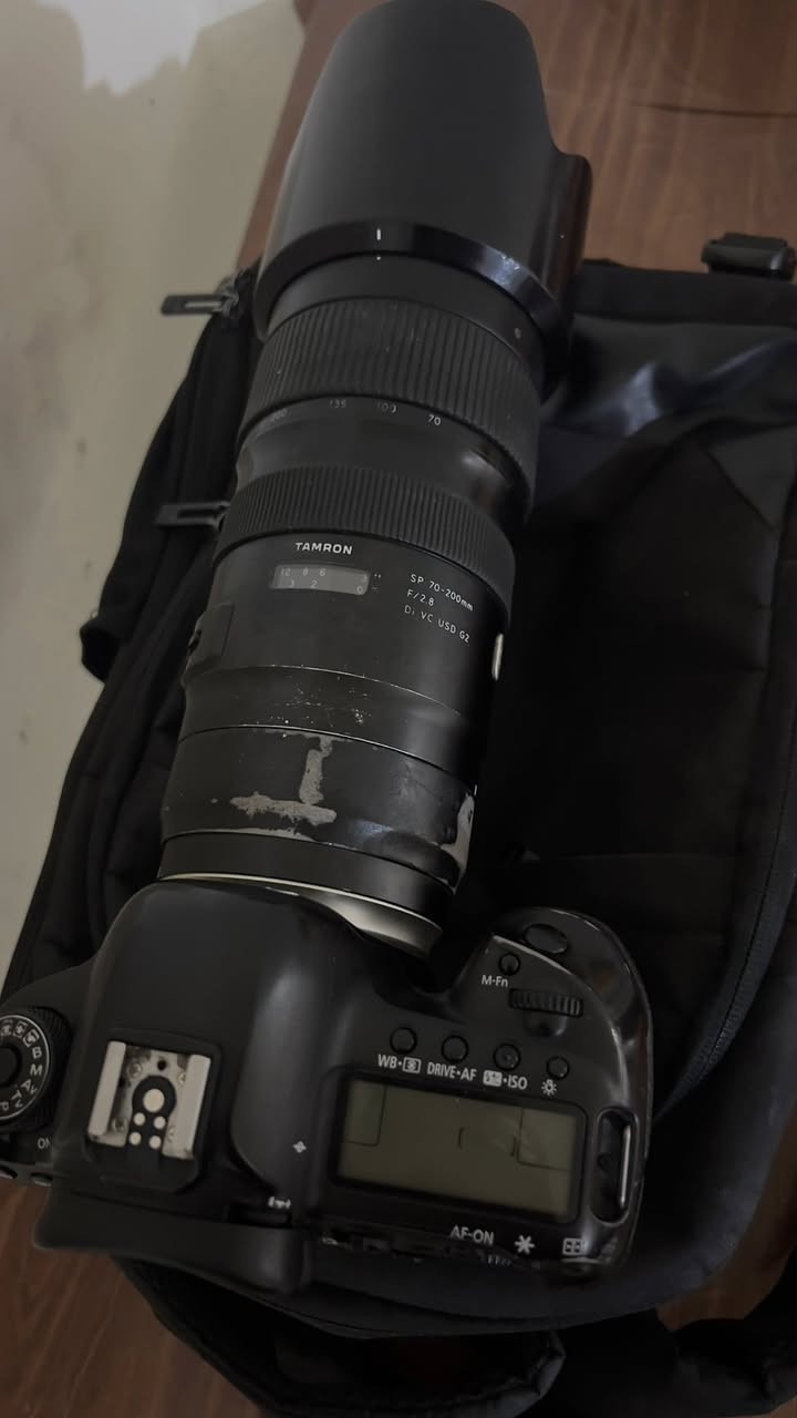 انون 5DlV وعدسة70-200تامرون للبيع ***********
