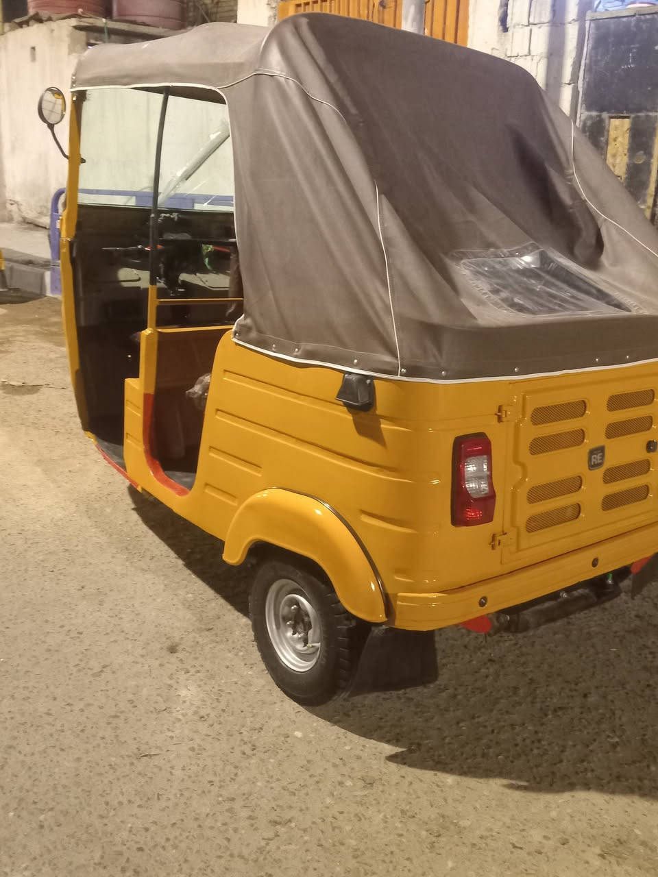 سلام عليكم تكتك حلوه مديل 2020  رغم وسنويه مكان بصره حيانيه سعر 4750 توه معمره صبغ عام ***********
