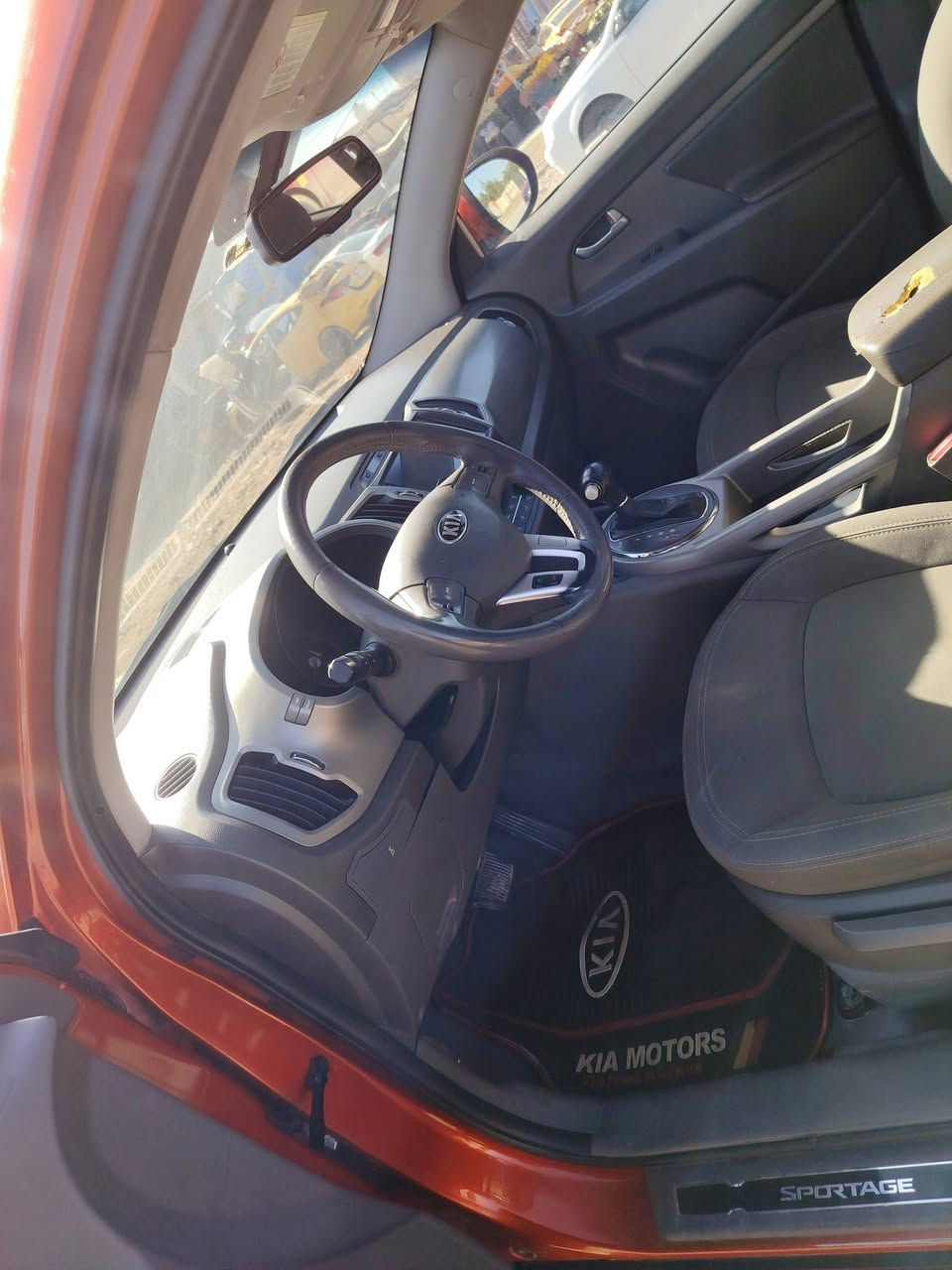 سلام عليكم للجبيع كياء سبورتنج موديل 2013 خليجي    مكفولا ت من صبغ والتبديل والجراد سياره جاهزه صدر أمامي خلفي جديد رقم انكليزي  هزه جديده بسمي مكينه وكير مكفولات السعر ١٤٥
 مامفتوحات فول مواصفات عده البصمه اصل خليجي مو كوريه مكاني بغداد حي البتول ***********
