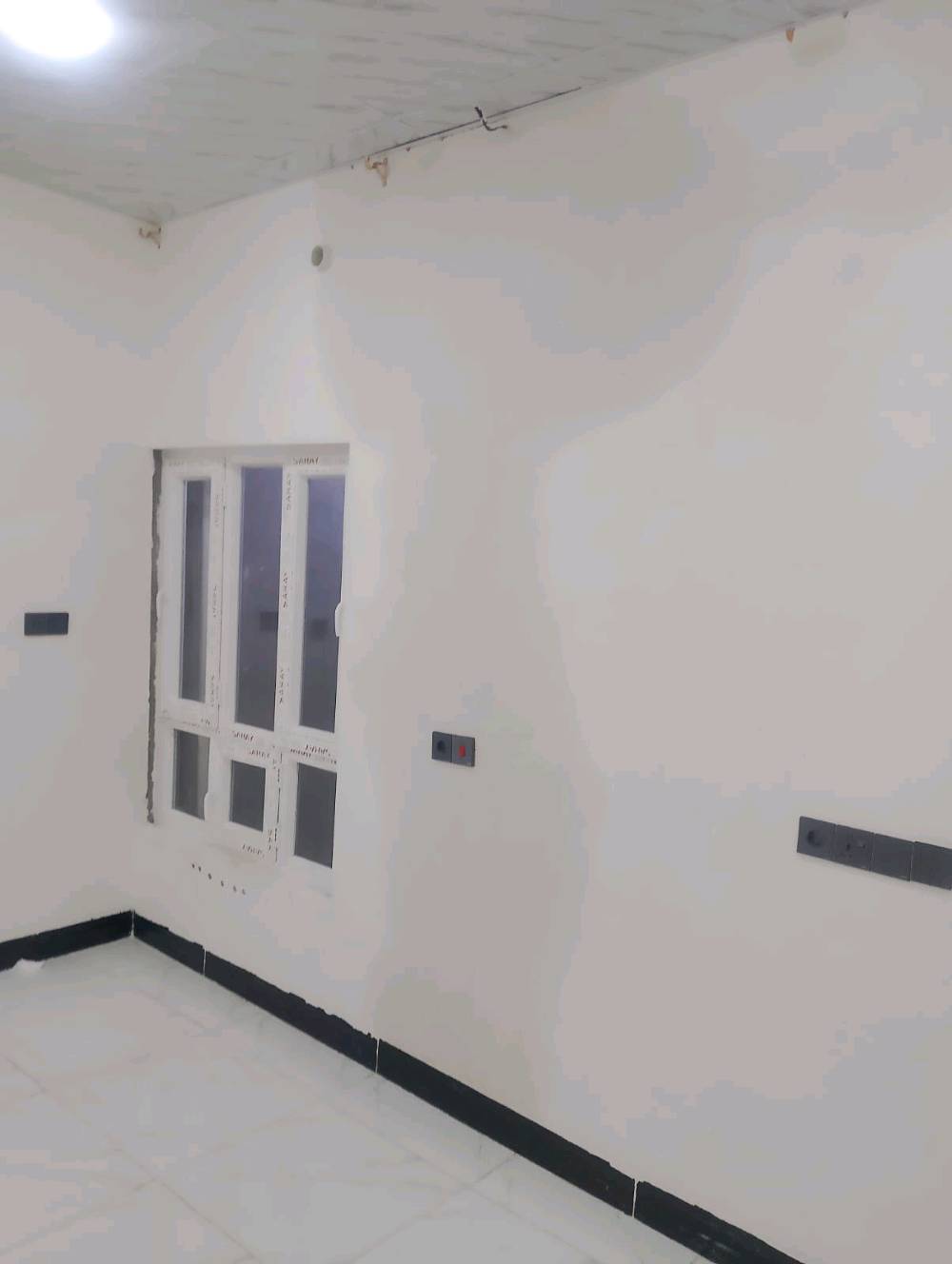دار للايجار شريكة طارق 77خلف تجاري 
100متر طابقين الارضي 250
وطابق الثاني 200
فول 
***********