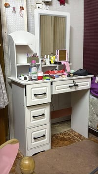 للبيع • تواصل خاص • غرفة نوم