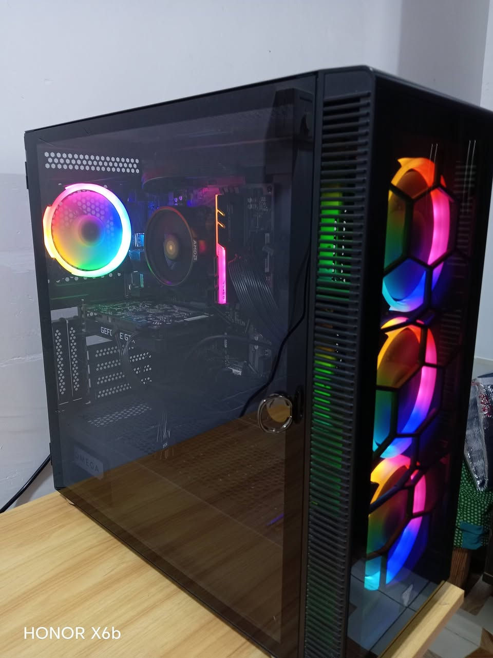 تجميعة PCكاملة (620,000)
CPU:AMD Ryzen 5 5500
GPU:NVIDIA GeForce GTX 1650
M.B:GIGABYTE B550M K
RAM;8GB DDR4 G.SKILL Trident Z RGB 3200MHz
STORG:Corsair Force Series MP510 NVMe M.2 SSD 256GB
PUS:GALAX OMEGA GL500S 500W
CAES:ATX 4×FAN RGB
ملاحظة: كراتين القطع الأصلية متوفرة وموجودة مع الجهاز.
المذربورد من شركة GIGABYTE يدعم PCIe 4.0 
4 منافذ رامات+منفذين m.2 NVMe


**إذا كنت صاحب هذا الإعلان وتريد حذفه لأي سبب، رجاءا أرسل رسالة إلى الدعم الفني**