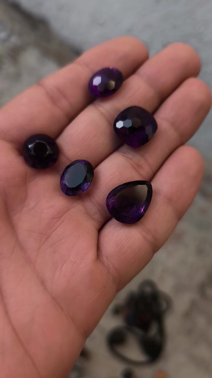 السلام عليكم احجار ياقوت جمشت الافريقي الاصلي صافي فول خامه درجه اولى شرط الفحص


**إذا كنت صاحب هذا الإعلان وتريد حذفه لأي سبب، رجاءا أرسل رسالة إلى الدعم الفني**