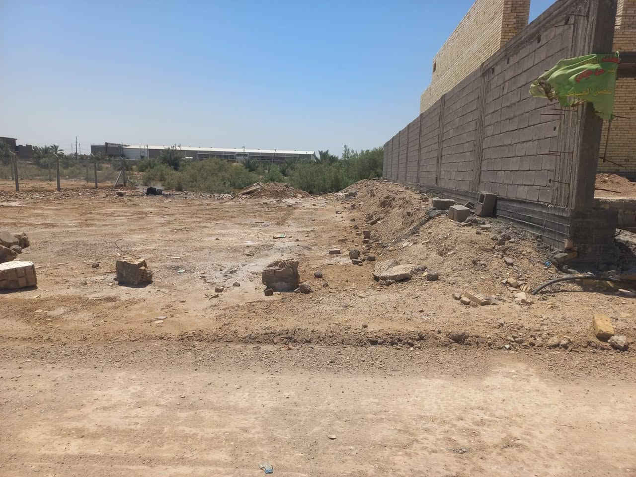 بحي الاسرى بل ضبط مقابل محطه ام واليد مساحه 217 متر واصهااء بناء حديث وماء اساله وكهرباء ما بيه تبليط فقط  تبعد عنهه 100متر محلات المرمر الي مقابل محطه ام واليد وراه صايره سند25 قرار محكمه سعره 28وبيه مجال راسليني ويدللل مو شراي لا تراسل فدوه العيونك تواصل وتساب أو تصال ***********

