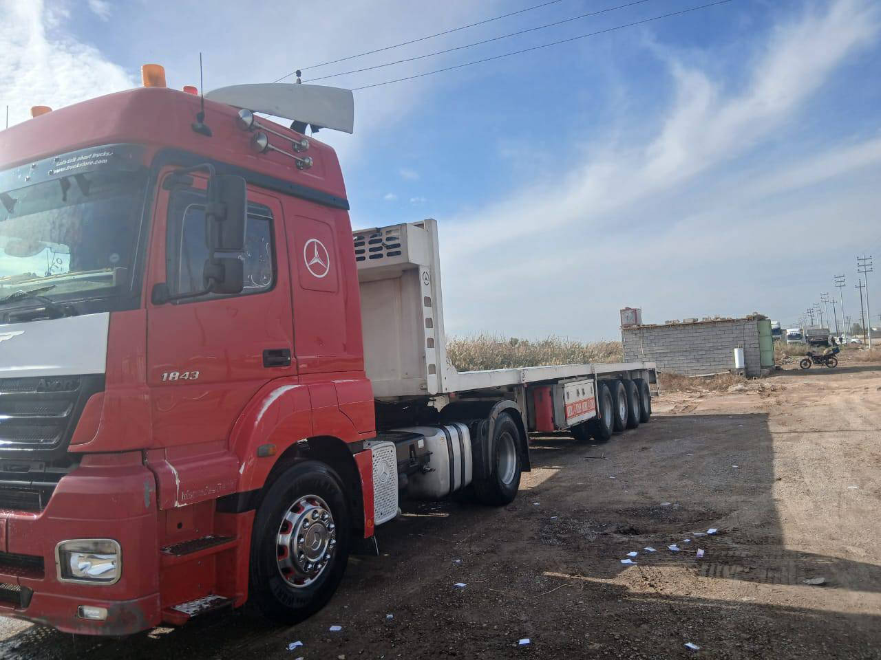 السلام عليكم اكسور موديل 2005  43 18 كير كهربائي ريتايدر مربوطه اربع محاور عربانه جوبلس طول 13 دناكير صيني تخم تاير السياره جاهزه للشغل مكان السياره ديالى خان بني سعد للاستفسار ***********
