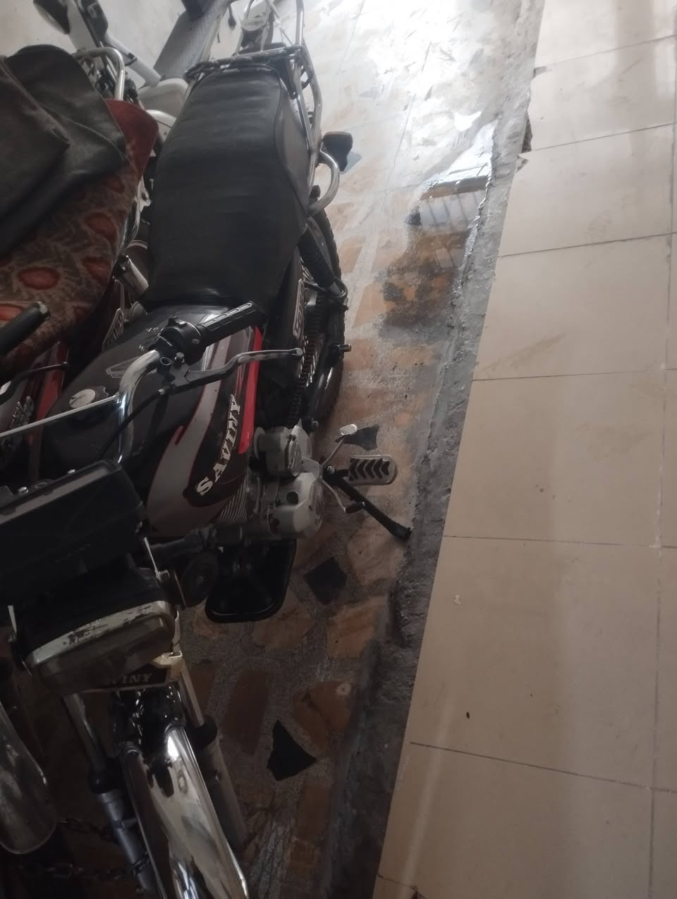 سافين 5كير سلف منافيس موجود بطارية ضعيفة تواصل واتساب***********
