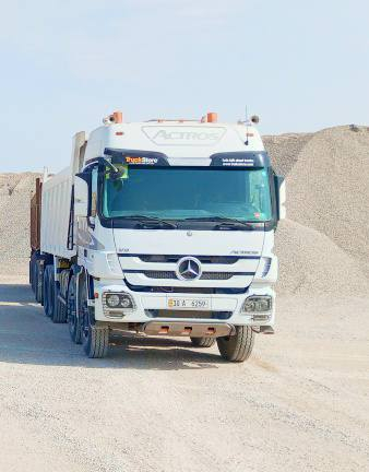 سلام عليكم للبيع اكتروس فحل اصل 2005 بموديله رقم بابل حجم 4144 مجموعة جيف كير كهربائي رباط 24 تخم تاير جديد ويل برماغ الماني  شاصي وقمارة بدون صبغ خلاص  سياره نضيفه حيل ومابيه نقص الشراي يتصل ***********     ***********. م
