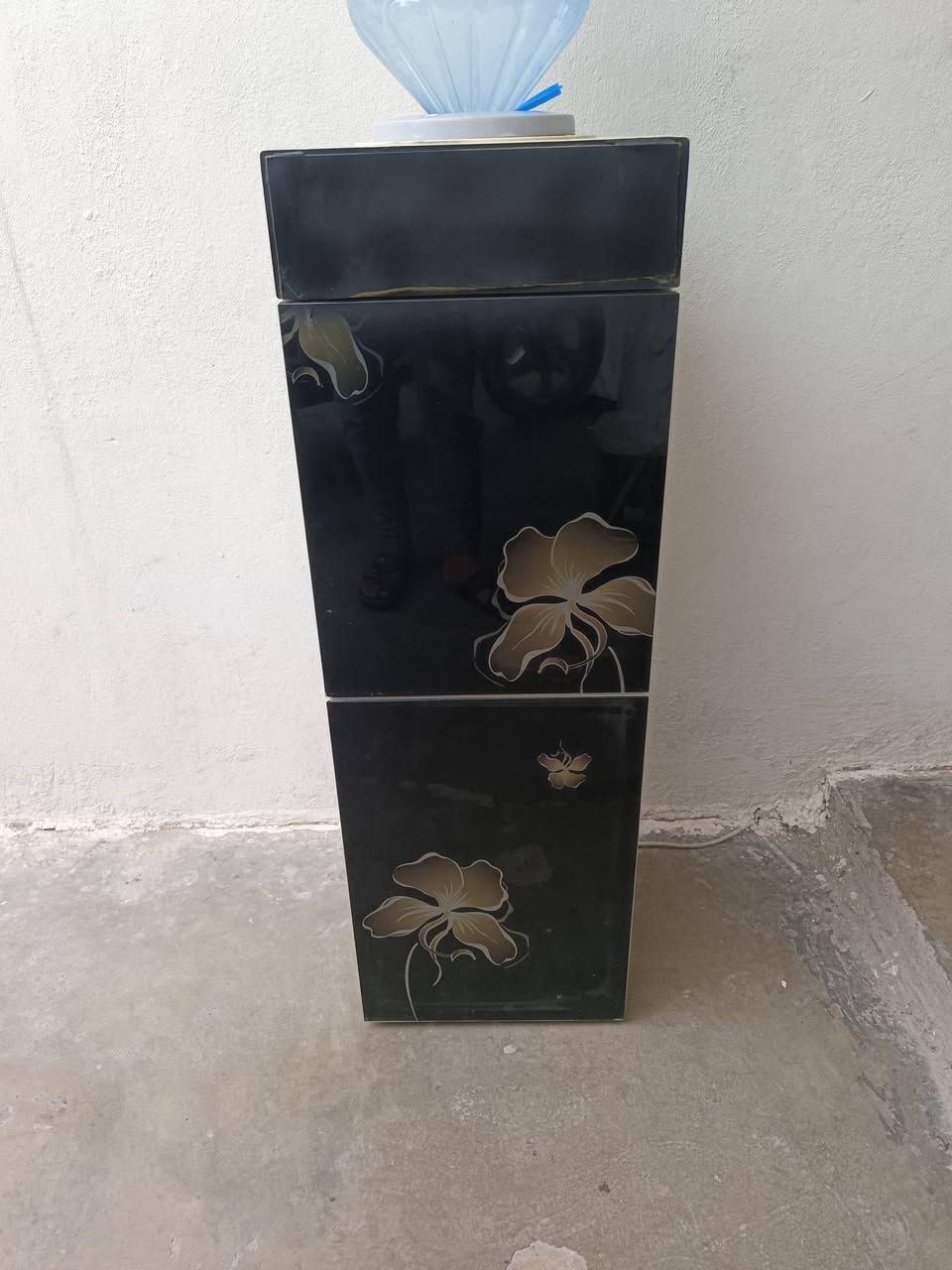 سلام عليكم براد شغال شرط حار بارد ثلاجه كل عيب مابيه كله بلادي فول نضافه سعر 55 وبيه مجال مكاني كركوك حي عسكري شراي اتصل ***********
