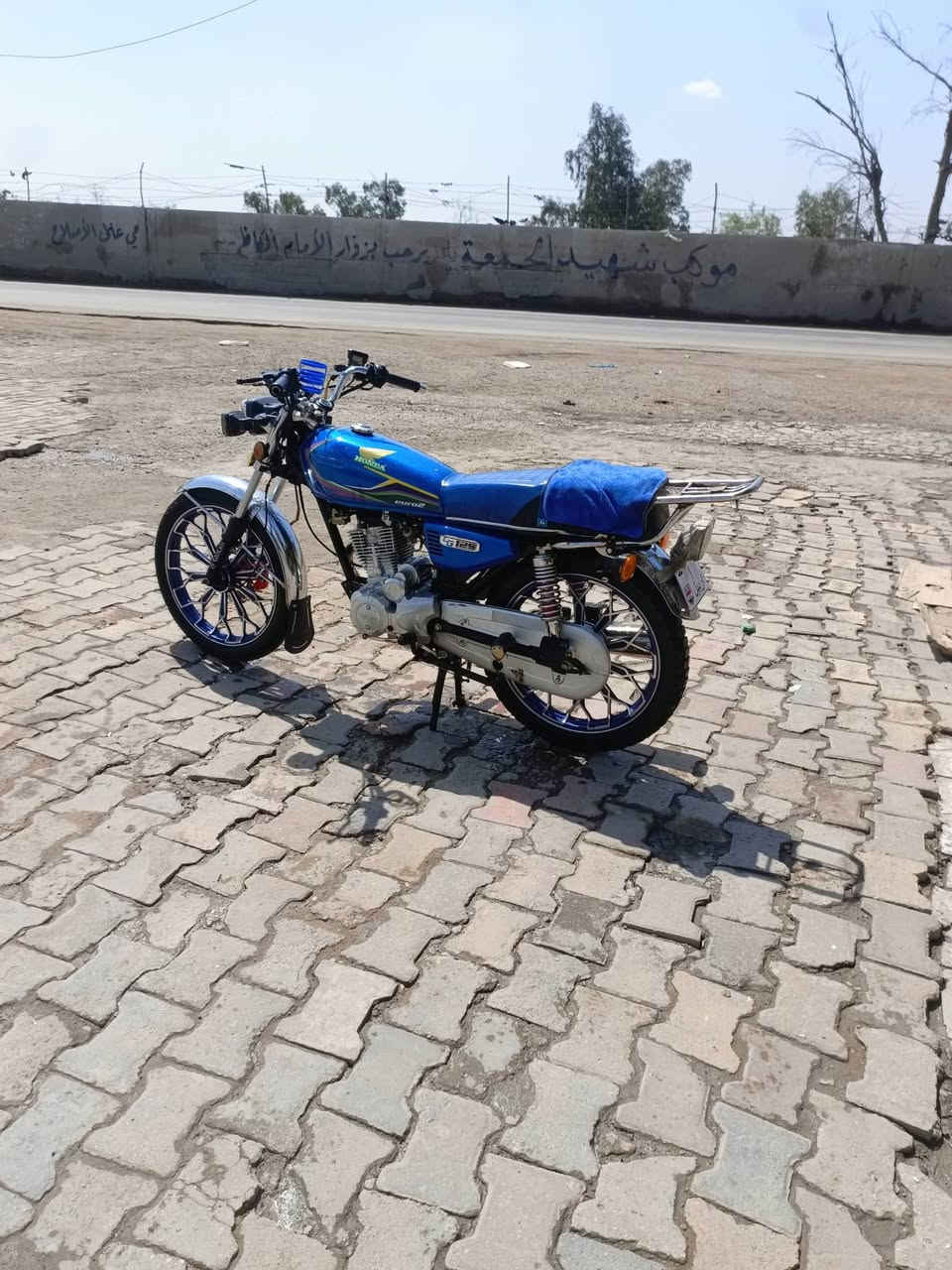 سلام عليكم دراجه إيراني موديل 2024 محرك 200 ما مفتوح تايرات جدد معدل 130 حقيقي السعر 500 مكان بغداد جسر ديالى القديم ما متواجد خاص ***********
