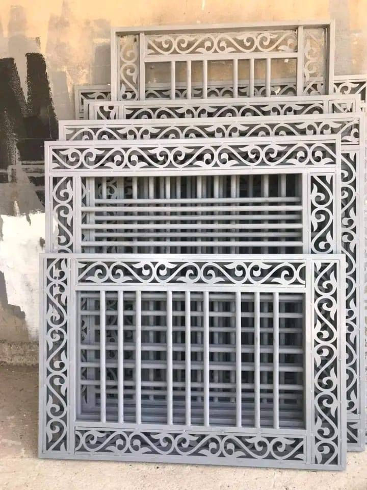 سلام عليكم اي شخص محتاج حداد لكافة أنواع الحدادة يجيك الباب سبع قصور حي اور مدينه الصدر شعب ابو فاطمه الحداد ***********
