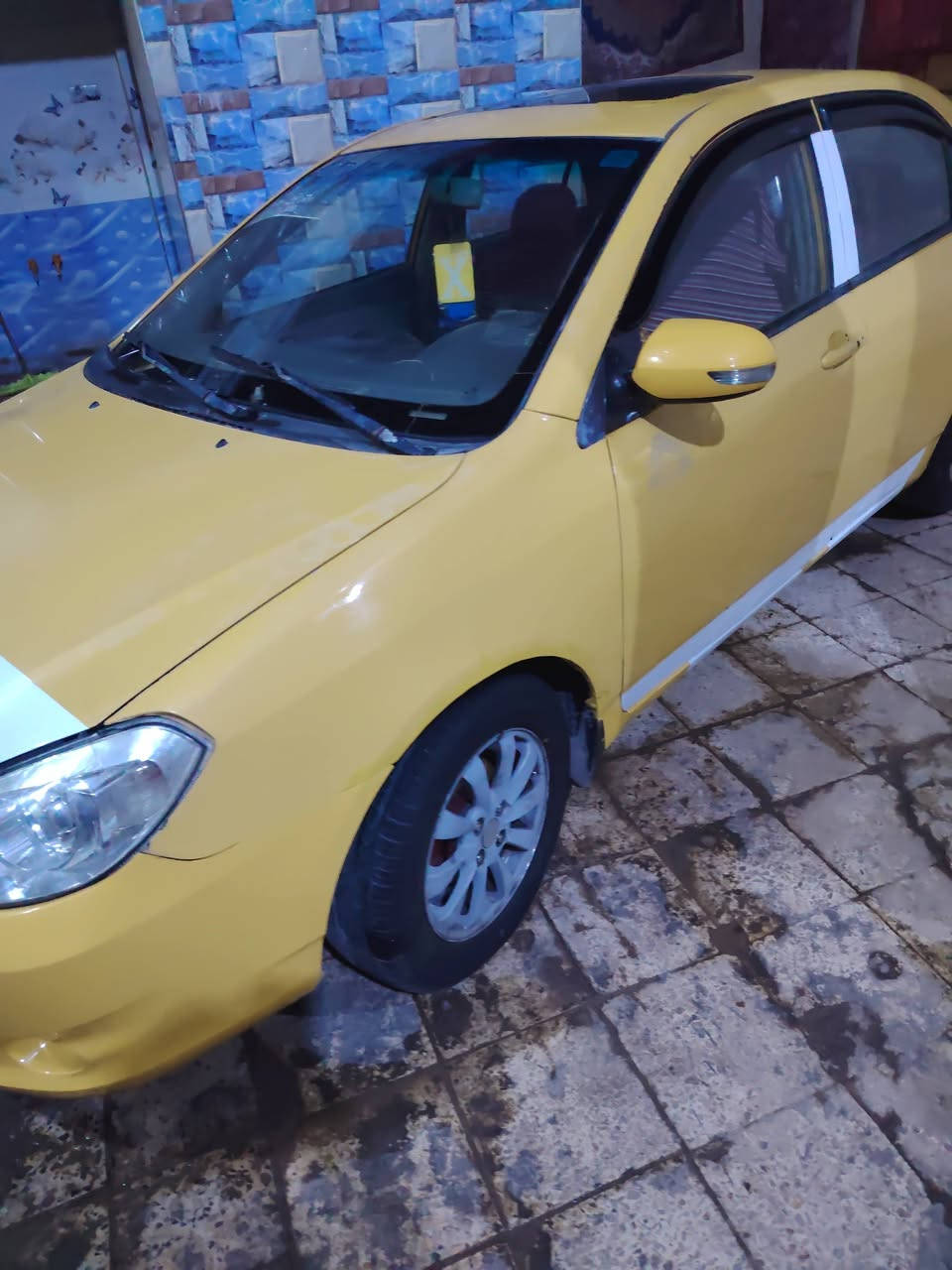 السلام عليكم سيارة بي وايدي جي ثري 13مكفوله كفاله عامه بسمي رقم انكليزي ل 30 كير مكينه تخم تاير صار اسبوعين شاده دبلات جدد برقي ماناقصه ميسان هاذ رقمي *********** السعر 45وبيها مجال
