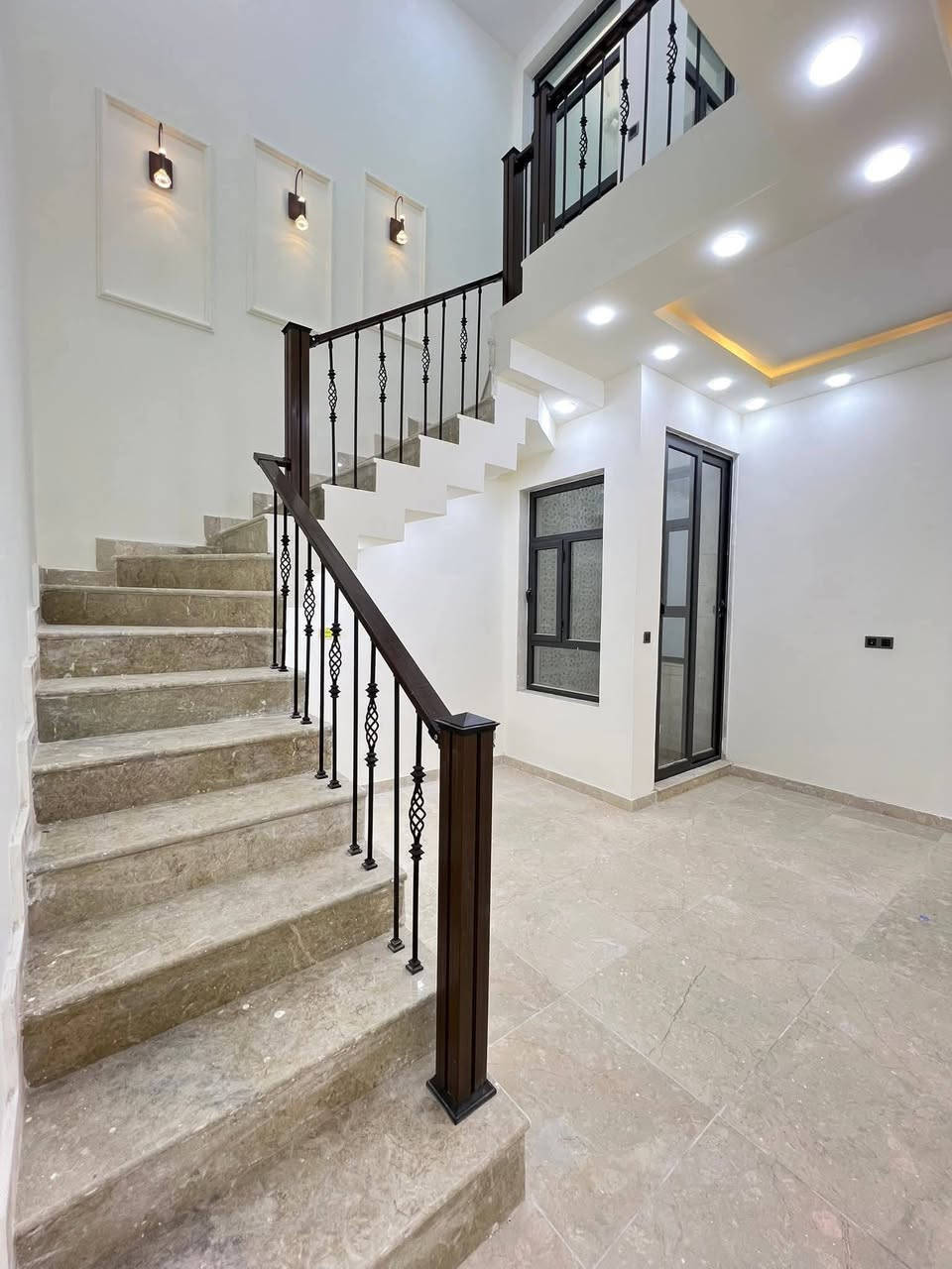 دار للبيع موقع ممتاز جدآ جدآ جدآ

في حي الكرامة خلف مجمع الضامن الطبي خلف التجاري مال شارع ٦٠ 

طابو صرف بمساحة ١٣٠ متر طبعآ هاي المساحه نادره جدآ في منقطة حي الكرامة قريب جداً من شارع ٦٠

واجهة الدار 6.5 النزال 
نزال 20 متر
بناء زيرو درجه اولى بمعنى الكلمة

البناء الطابق الارضي غرفة نوم استقبال هول مطبخ صحيات داخليه وخارجية وطارمه ومناور

الطابق العلوي غرفتين نوم وحده من الغرف ماستر
ومجمع صحيات وهول

للاستفسار اكثر الاتصال على الرقم أدناه او مراسلة الحساب

مكتب الخارطه العقاريه
الكائن في حي الطياره مجاور المدرس حسين طياره

*********** علي الزبيدي
