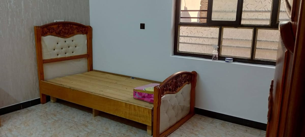 السلام عليكم عندي هاي الچرابي للبيع بغداد حي العامل 
جديدات ممستخدمات ابد 2 صاج عراقي ب200 وبيهن مجال وسرير الأطفال تواصل خاص او على الرقم ***********

